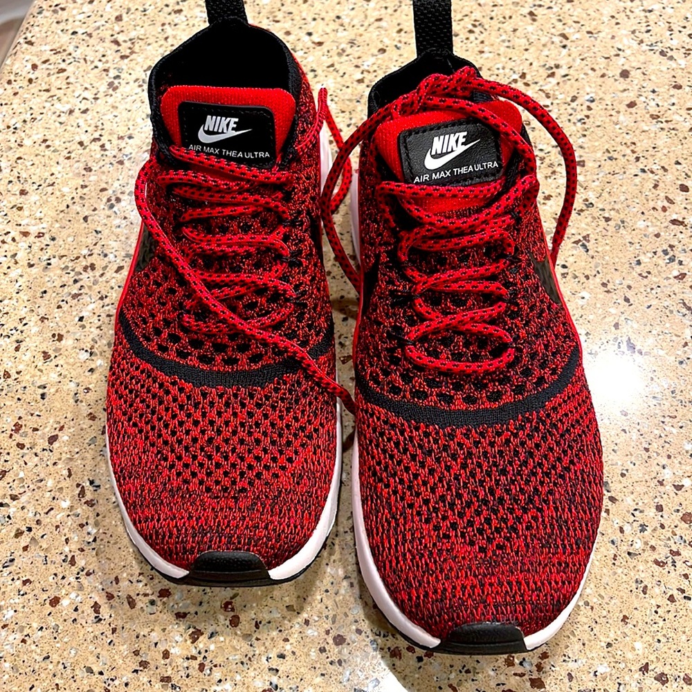 Nike Thea Ultra